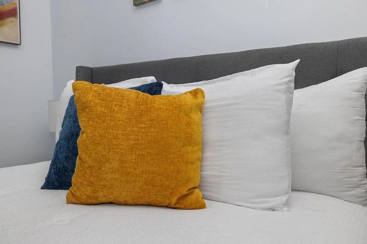New! Special Rate For First Bookings! 2 Bedroom Charlotte Nyaraló