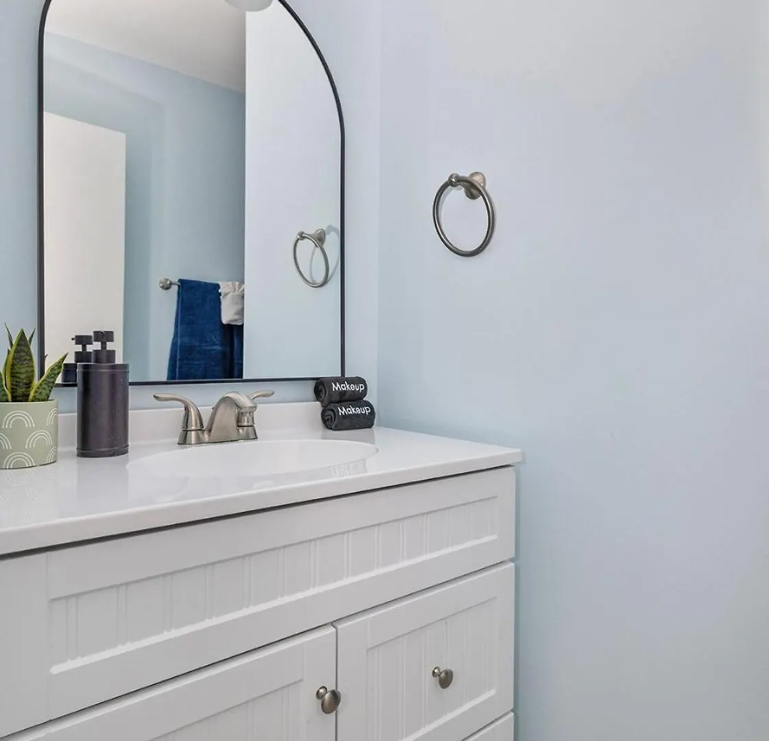 New! Special Rate For First Bookings! 2 Bedroom Charlotte Nyaraló
