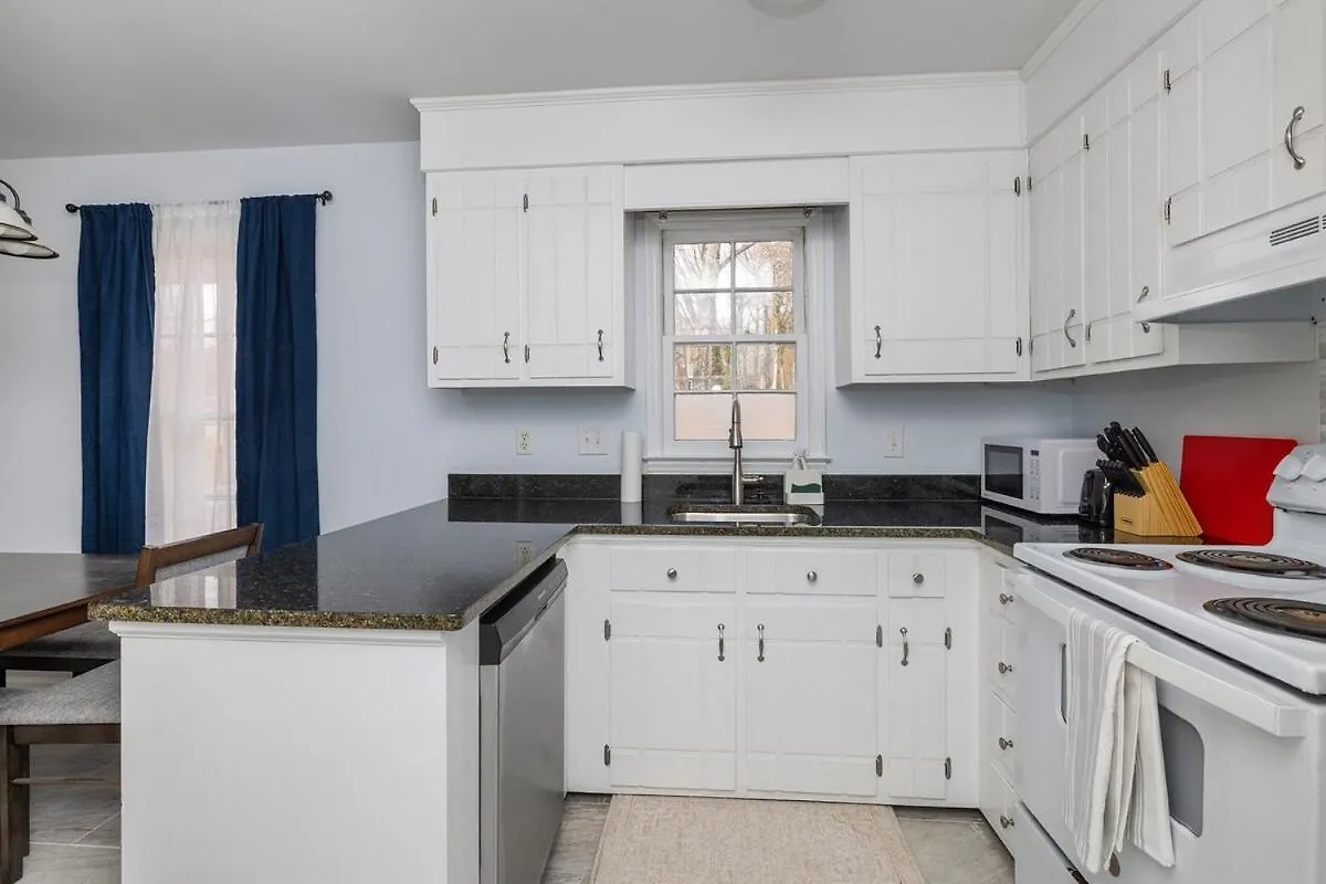 New! Special Rate For First Bookings! 2 Bedroom Charlotte