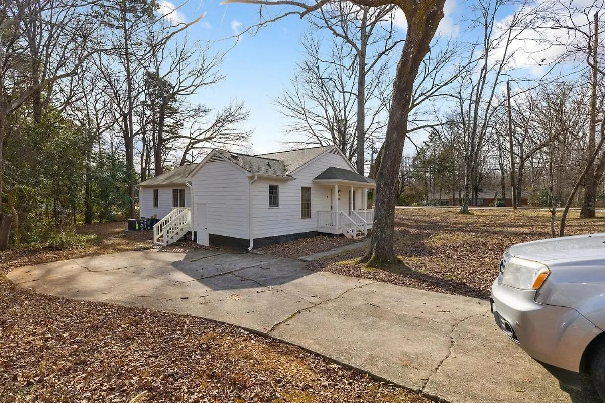New! Special Rate For First Bookings! 2 Bedroom Charlotte